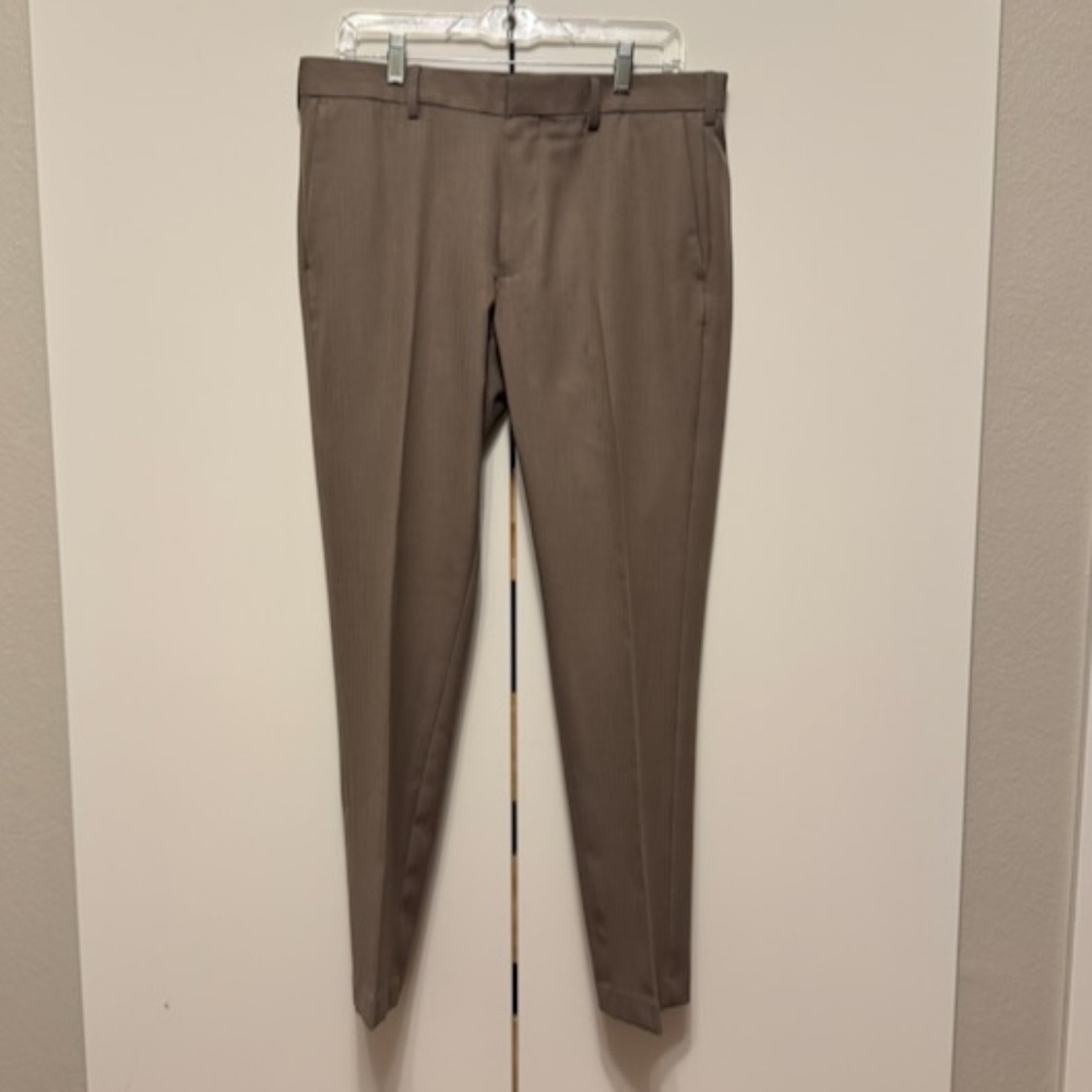 Van Heusen Men's Traveller Pant 32x30 Slim Fit Khaki